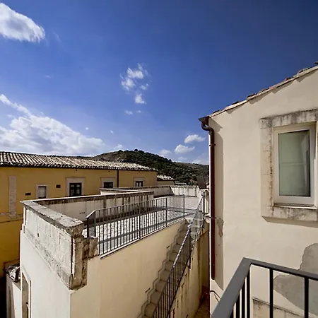 Dell'orologio Guest house