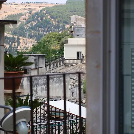 Guest house Dell'orologio 2*