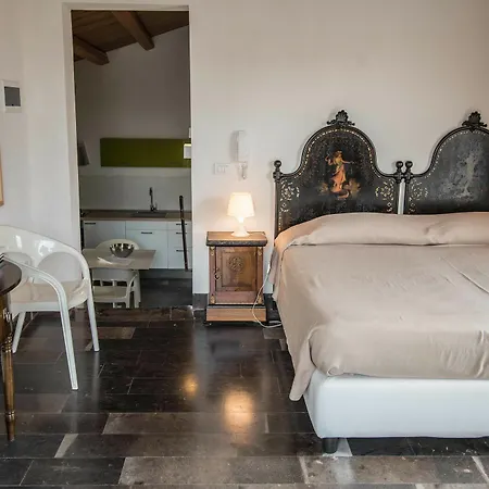 Guest house Dell'orologio 2*